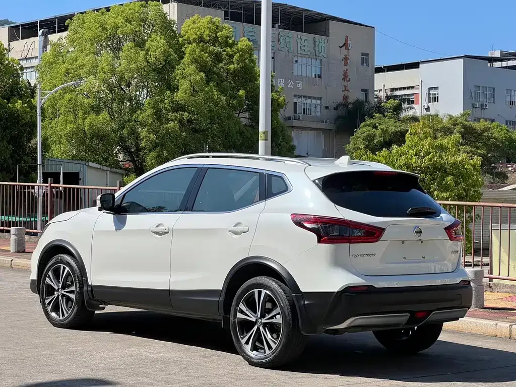 Nissan Qashqai — фото 6