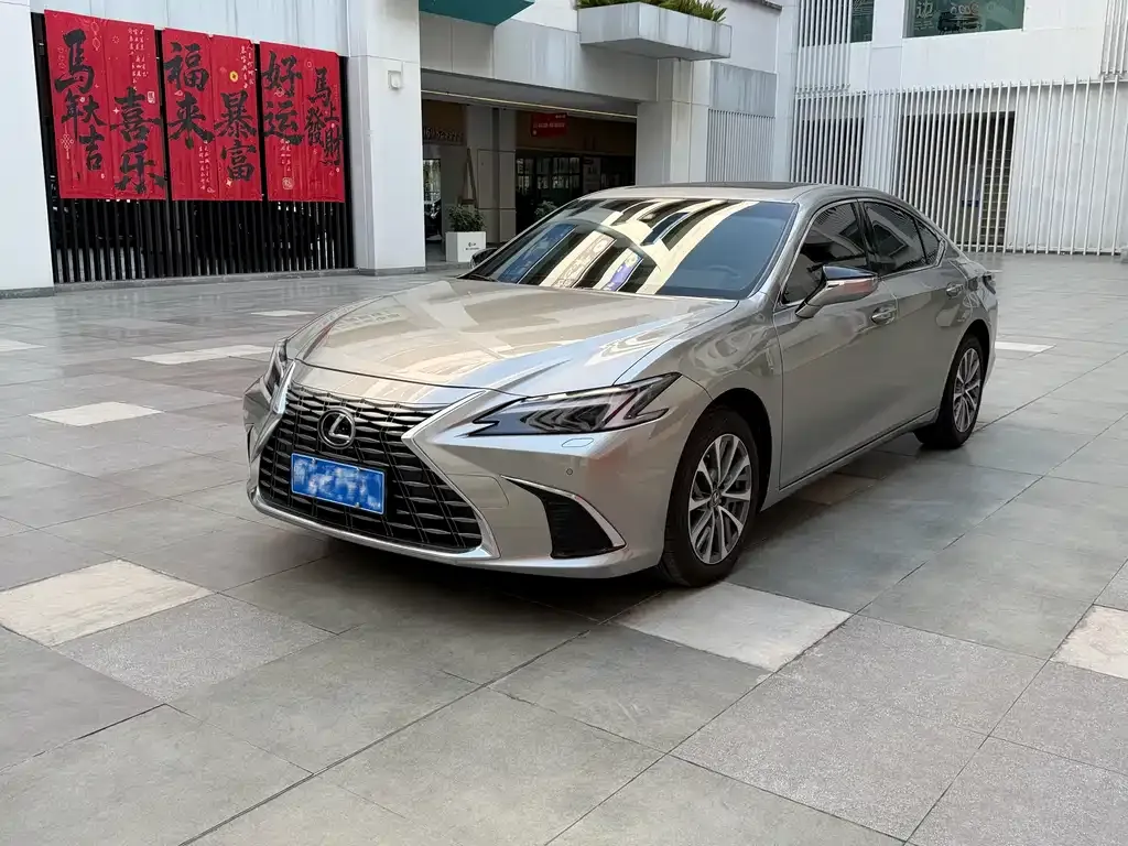 Lexus ES — фото 1
