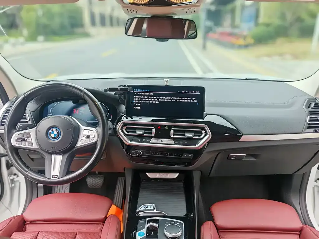 BMW iX3 — фото 9