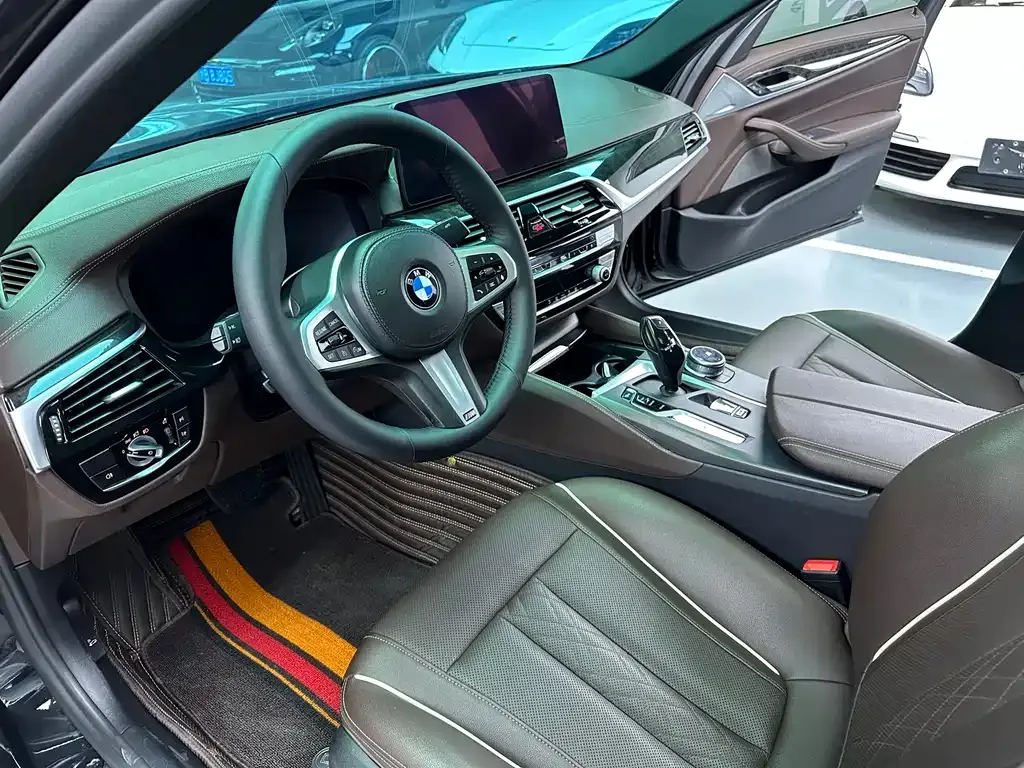 BMW 5 Series — фото 4