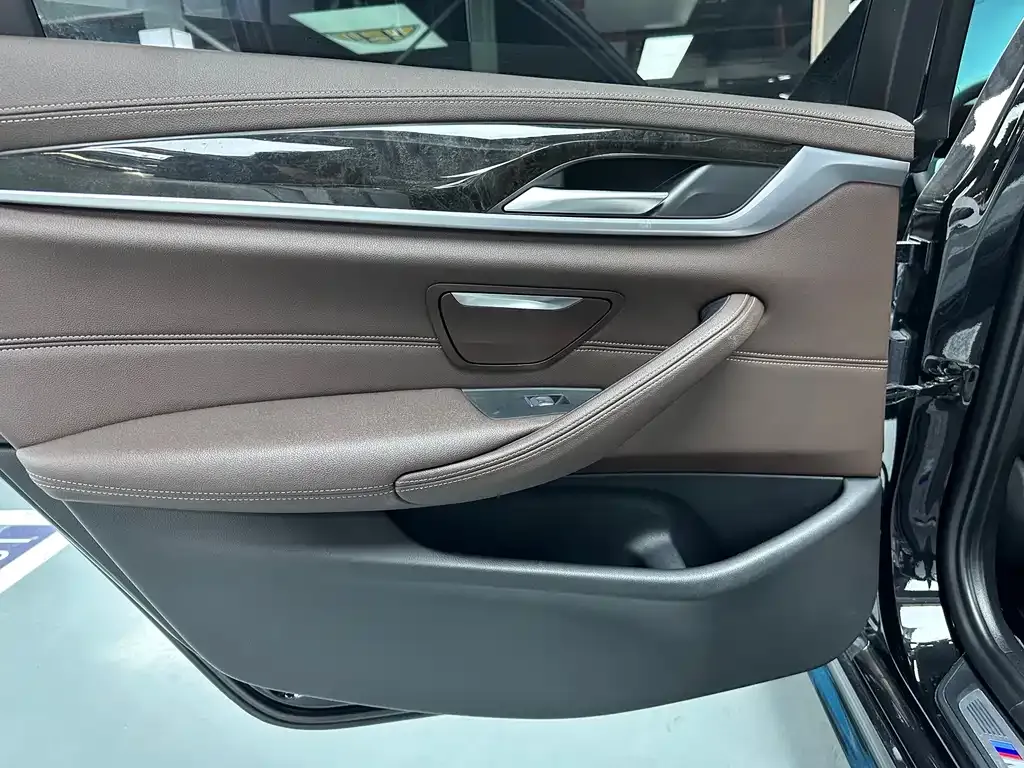 BMW 5 Series — фото 10