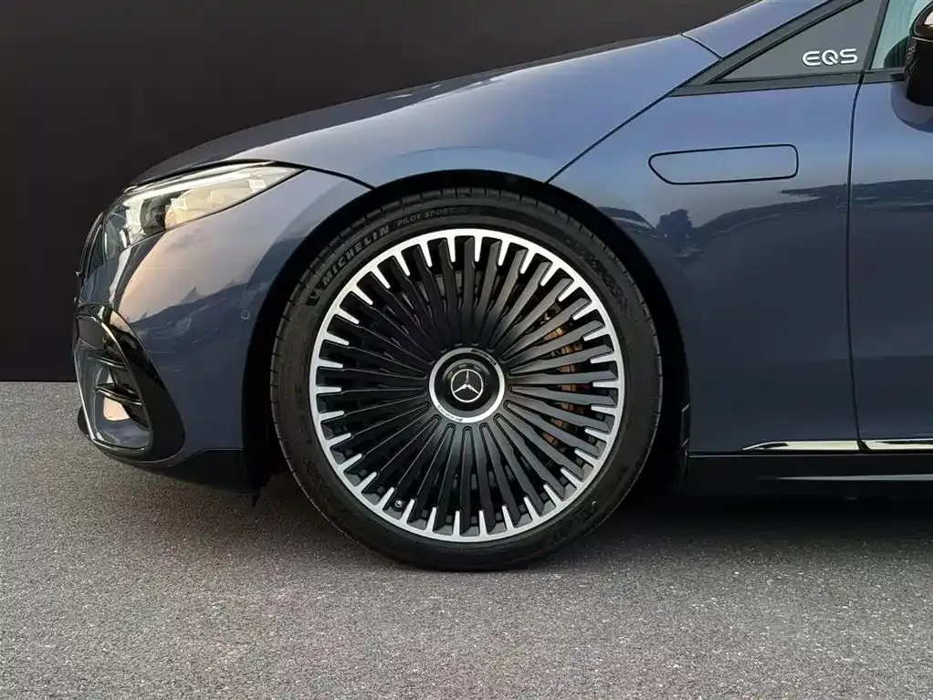 Mercedes-Benz EQS AMG — фото 4