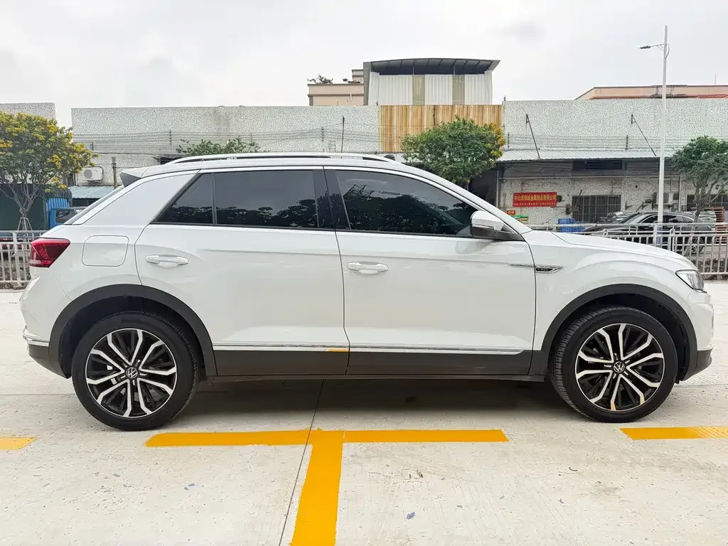 Volkswagen T-Roc — фото 7