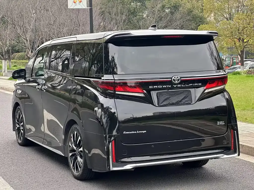 Toyota Vellfire — фото 5