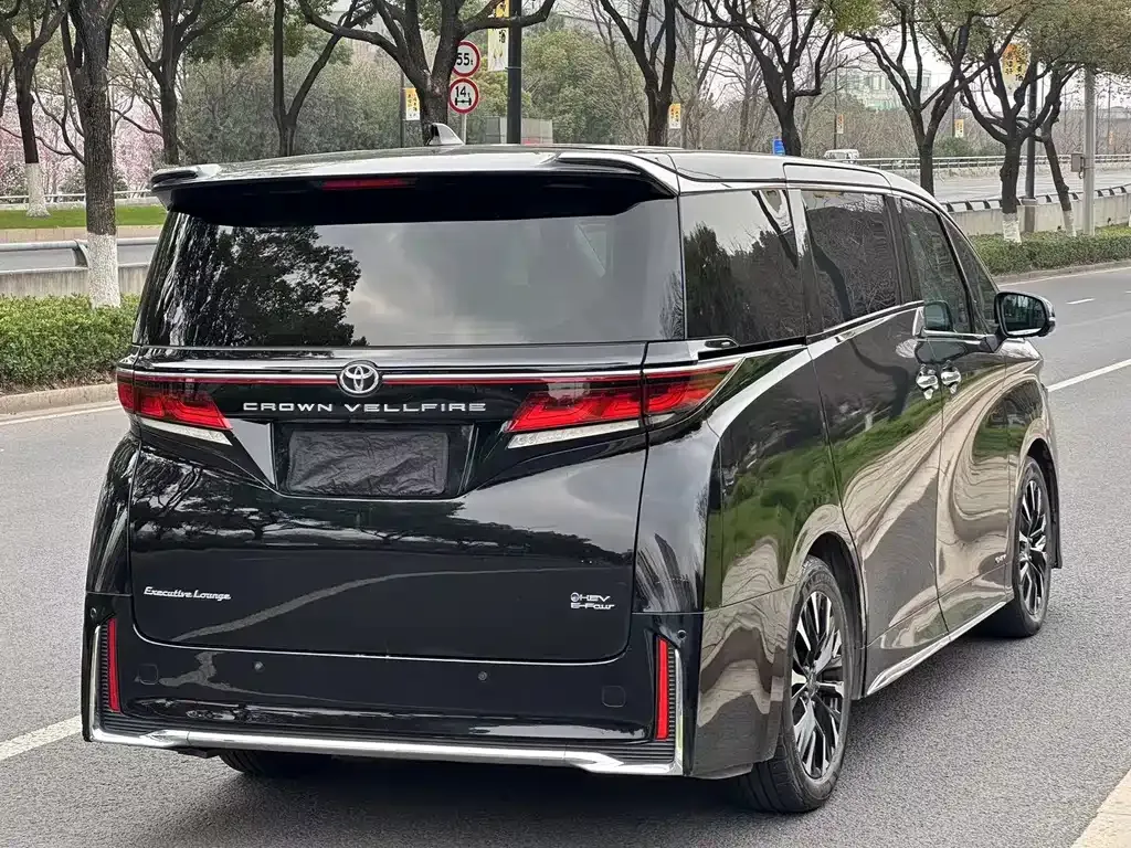 Toyota Vellfire — фото 7