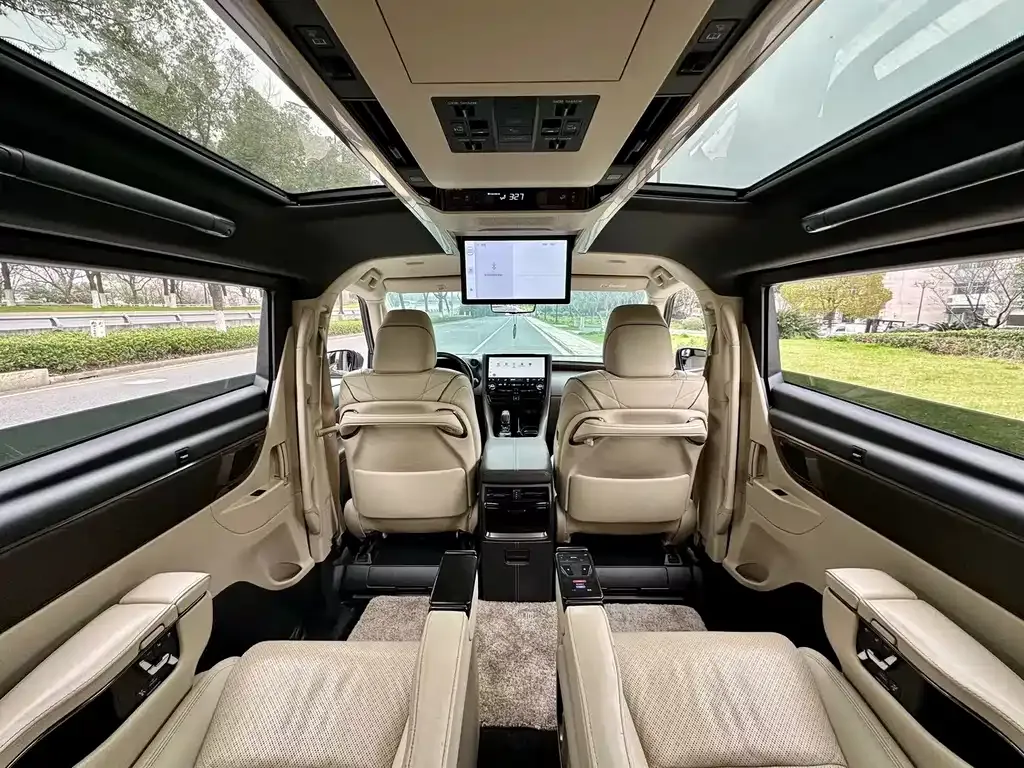 Toyota Vellfire — фото 6