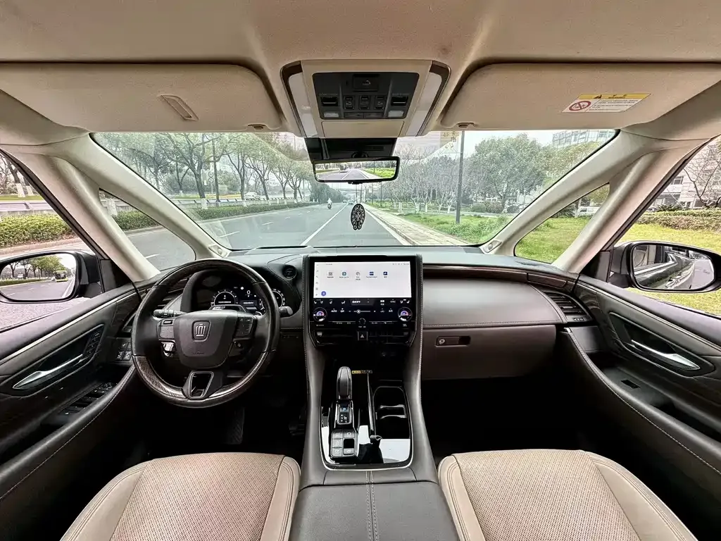Toyota Vellfire — фото 4
