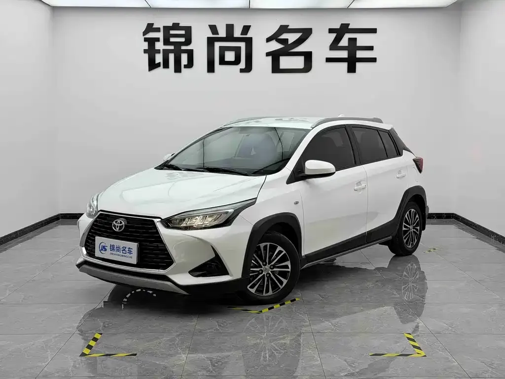 Toyota Yaris L — фото 1