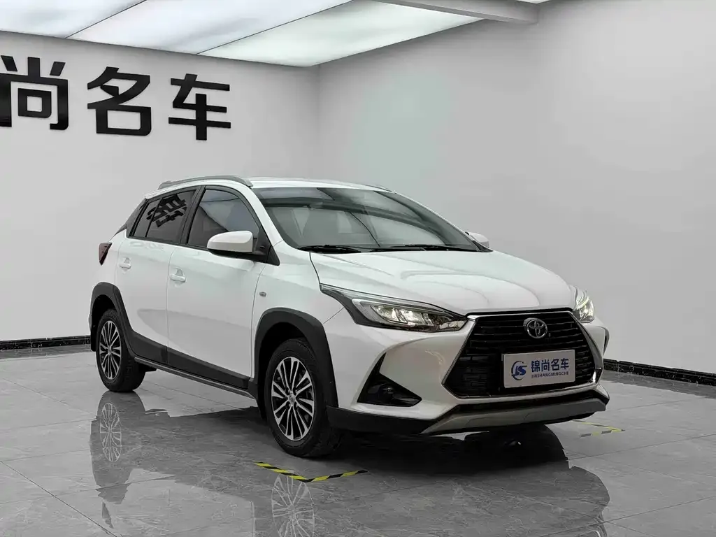 Toyota Yaris L — фото 2