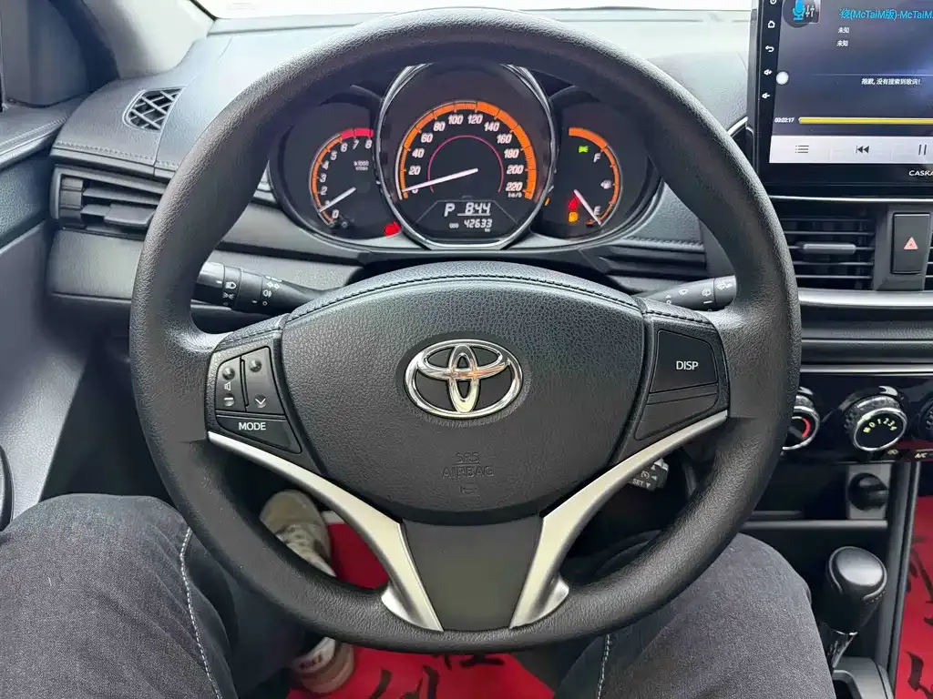 Toyota Yaris L — фото 4