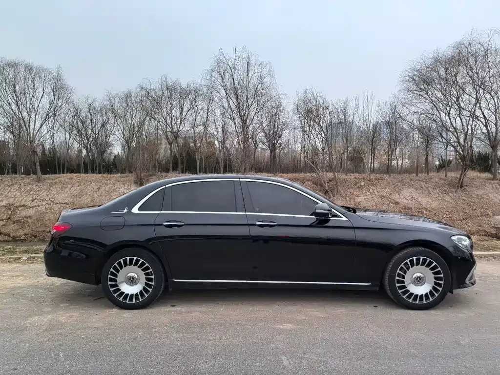 Mercedes-Benz E-Class — фото 7