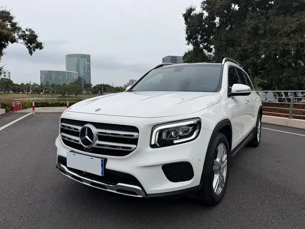 Mercedes-Benz GLB — фото 1