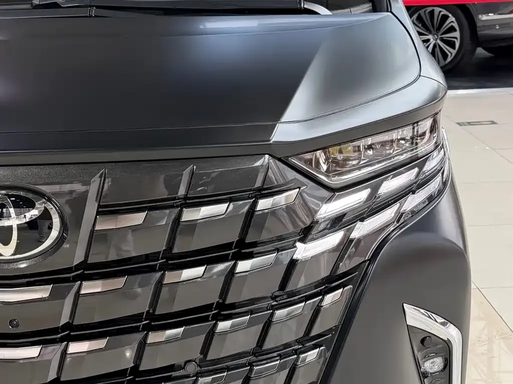 Toyota Alphard — фото 2