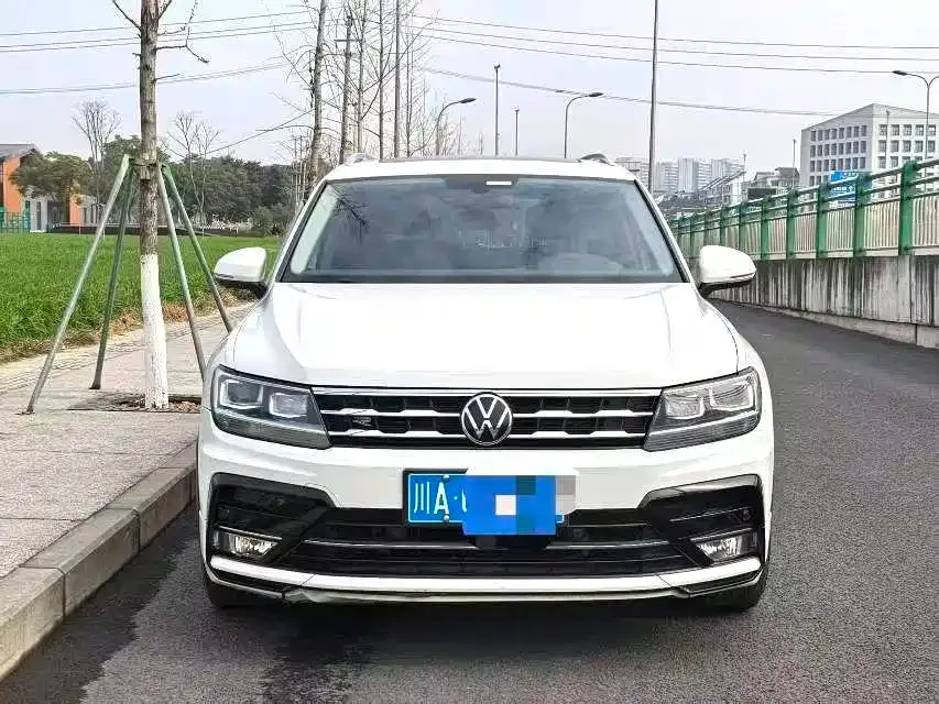 Volkswagen Tiguan L — фото 3