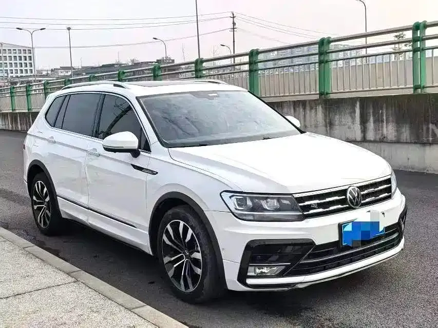 Volkswagen Tiguan L — фото 2