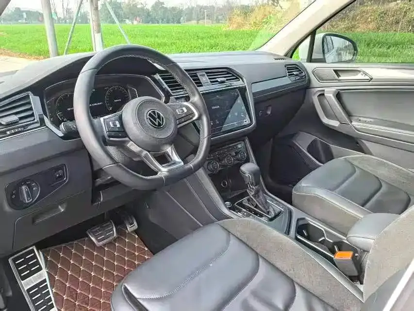 Volkswagen Tiguan L — фото 8