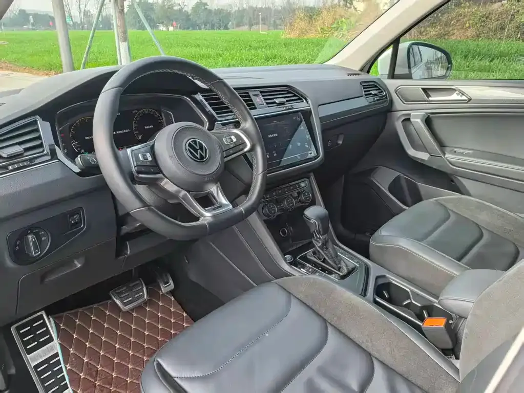 Volkswagen Tiguan L — фото 6