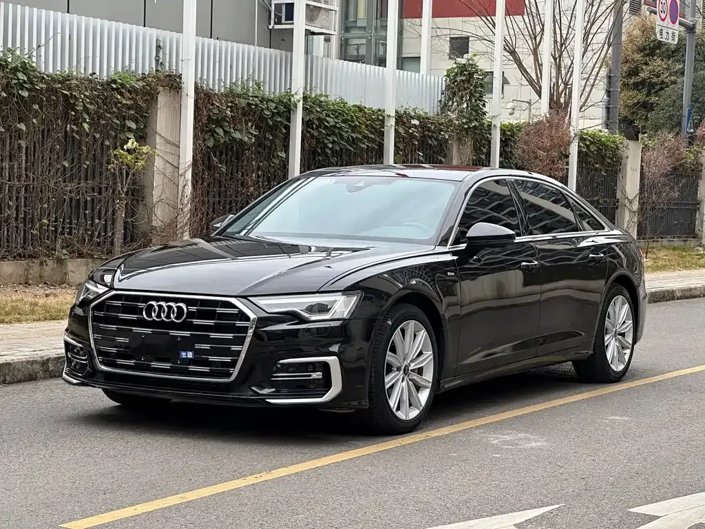 Audi A6L — фото 1