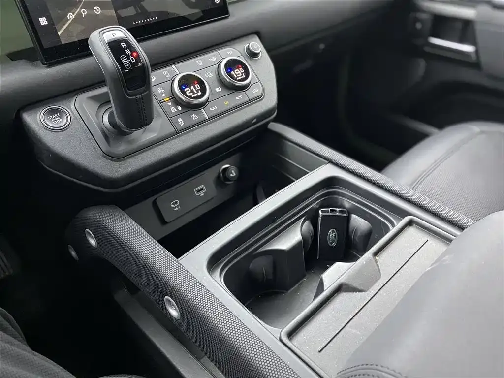 Land Rover Defender — фото 10