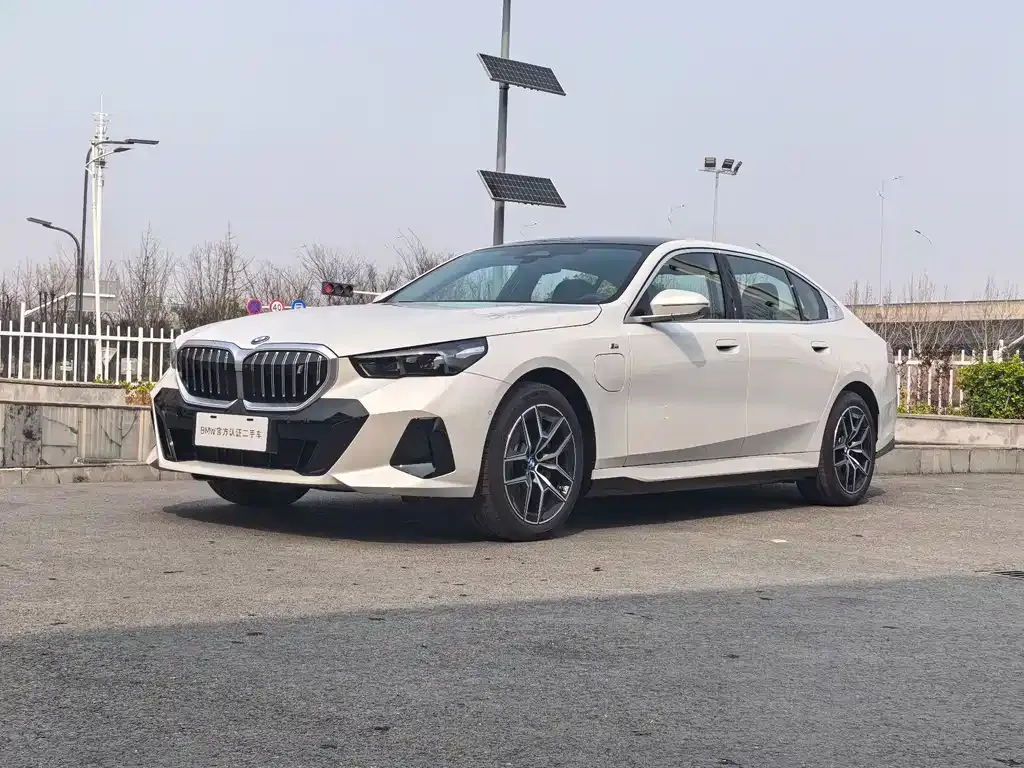 BMW i5 — фото 1