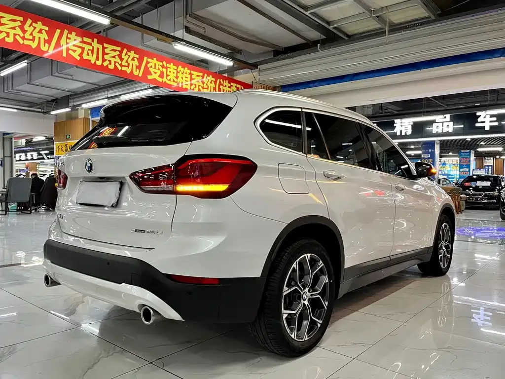 BMW X1 — фото 9
