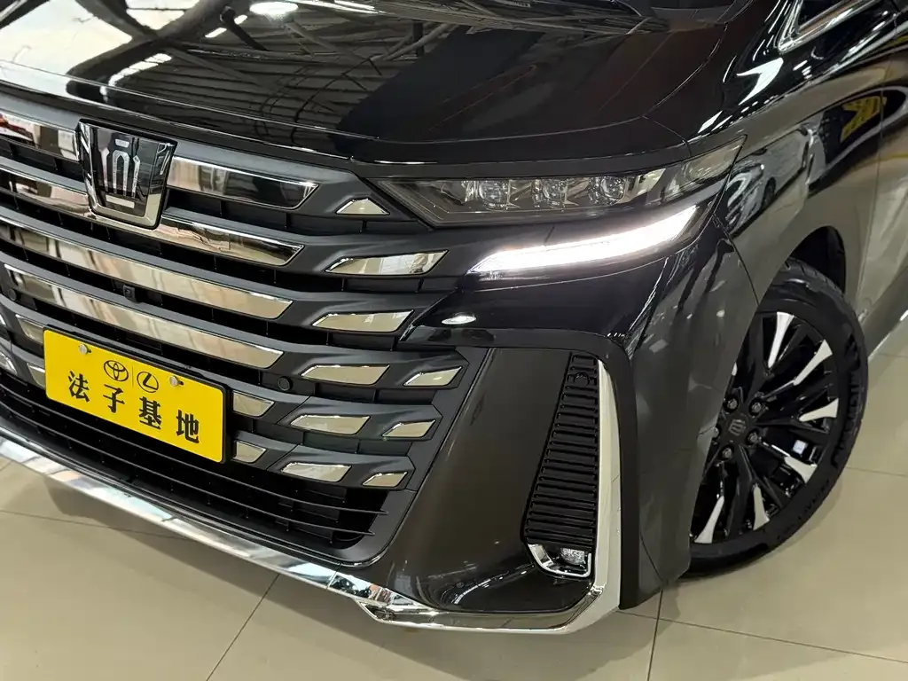 Toyota Vellfire — фото 5