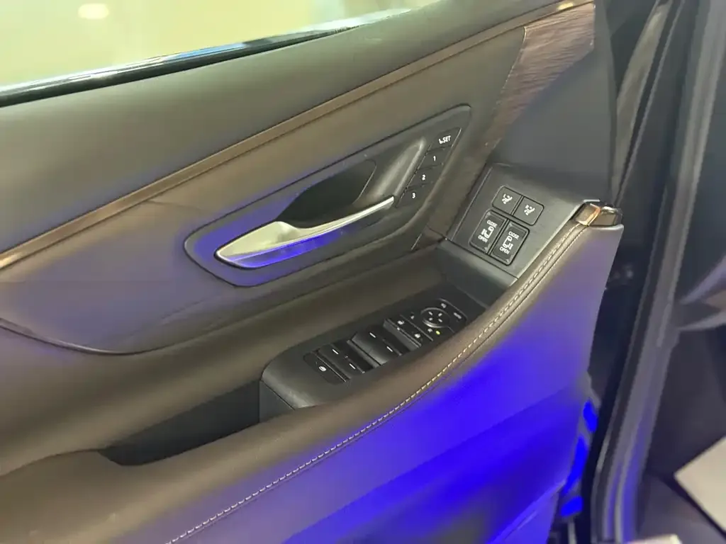 Toyota Vellfire — фото 3