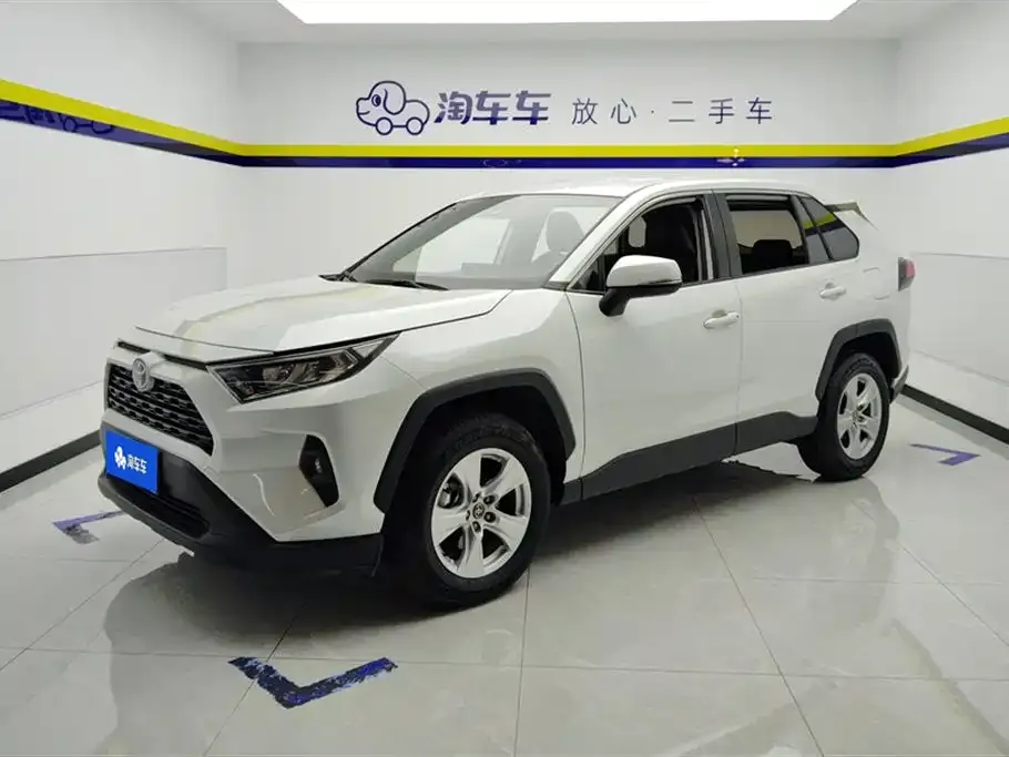 Toyota RAV4 — фото 1