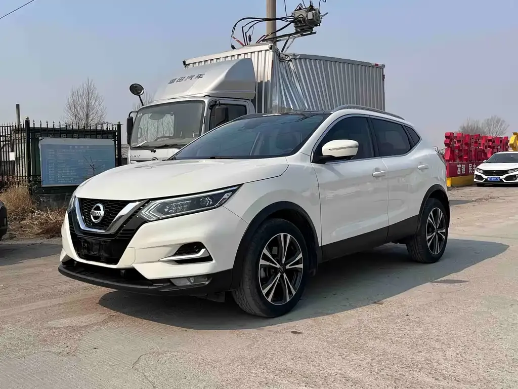 Nissan Qashqai — фото 1