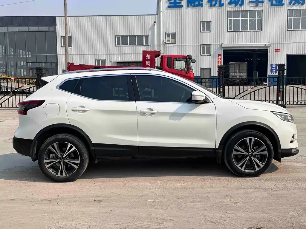 Nissan Qashqai — фото 5