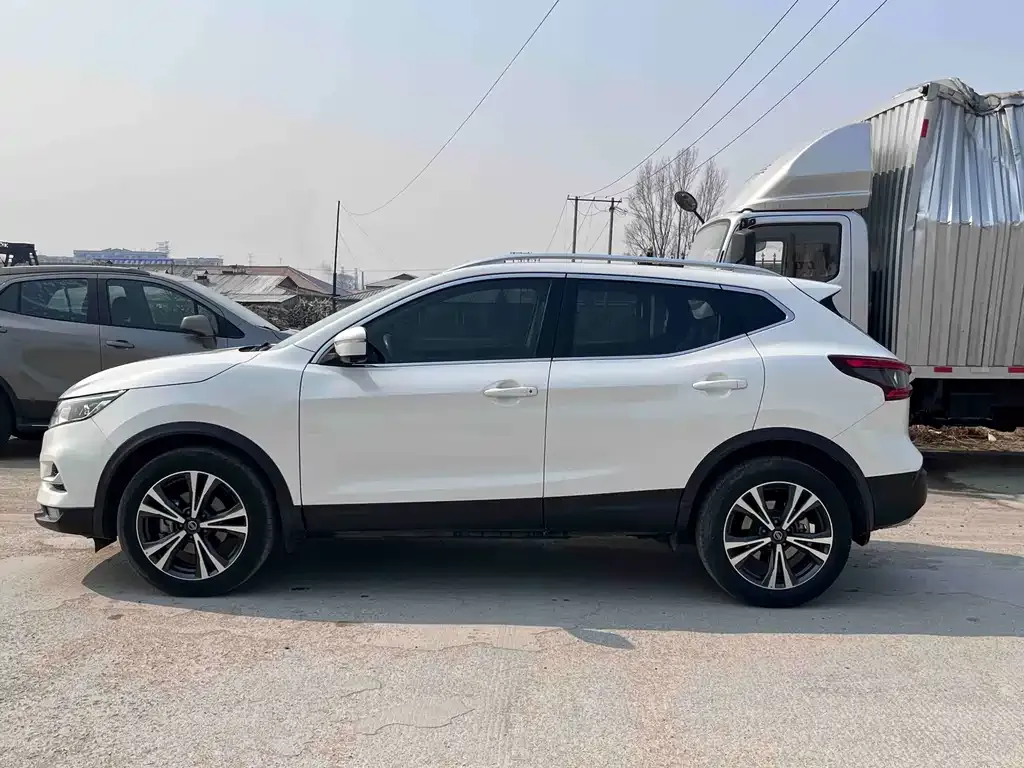 Nissan Qashqai — фото 8