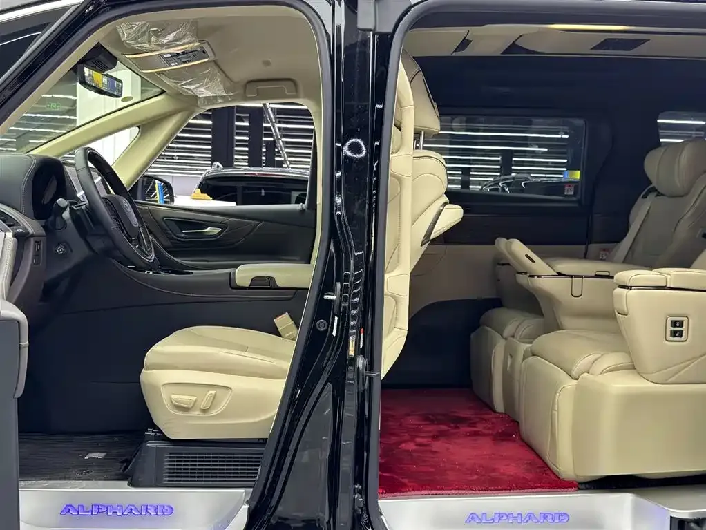 Toyota Alphard — фото 10