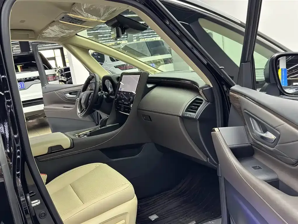 Toyota Alphard — фото 9