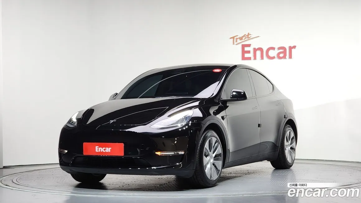 Tesla Model Y — фото 1