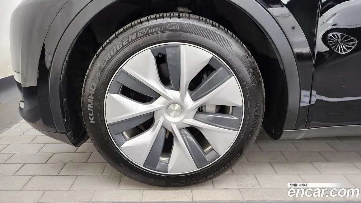 Tesla Model Y — фото 6