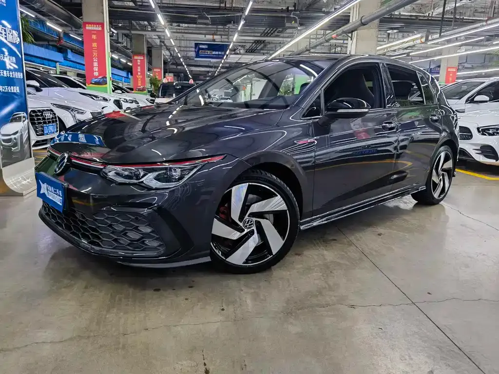 Volkswagen Golf GTI — фото 1