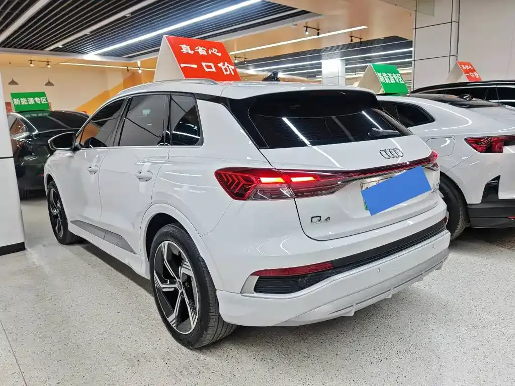 Audi Q4 e-tron — фото 4
