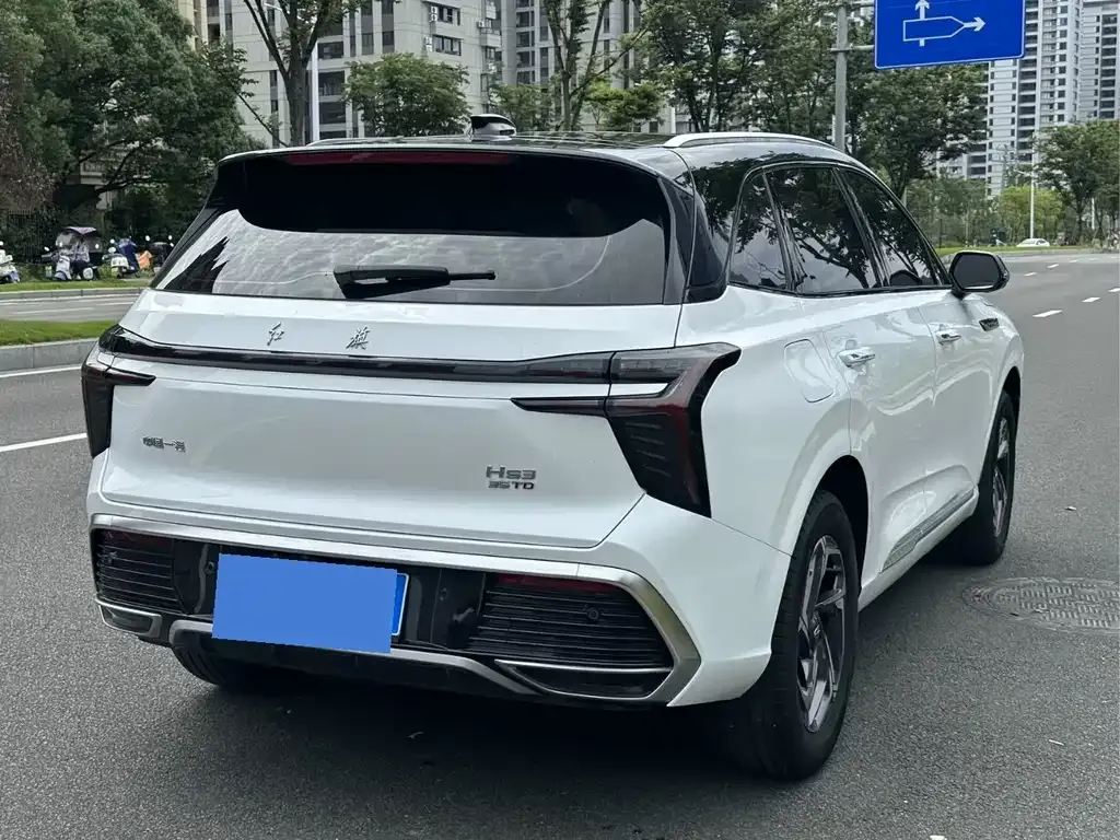 Hongqi HS3 — фото 10