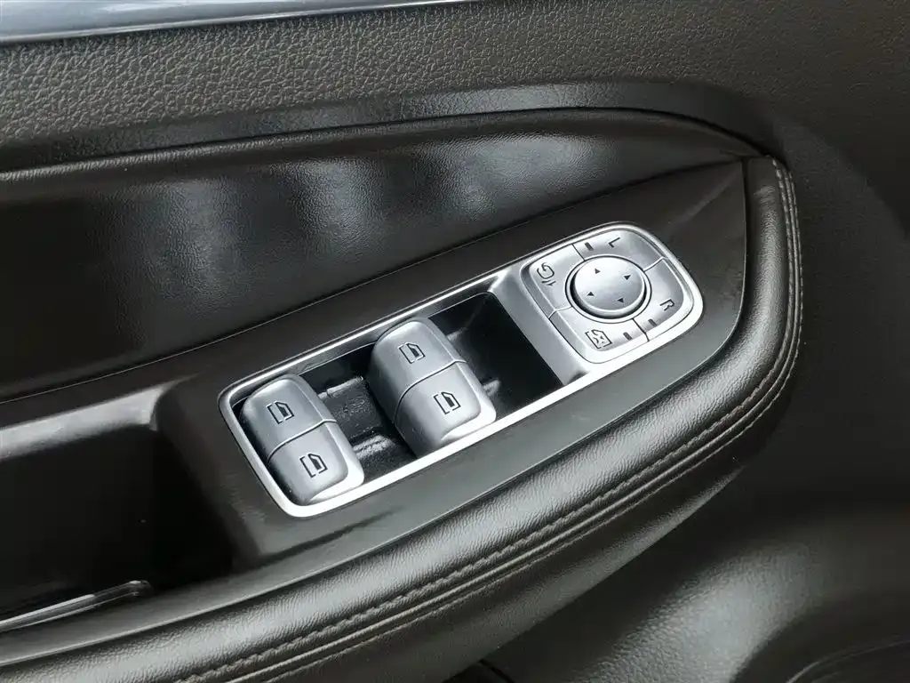 Roewe RX8 — фото 9