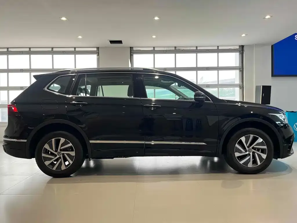 Volkswagen Tiguan L New Energy — фото 2