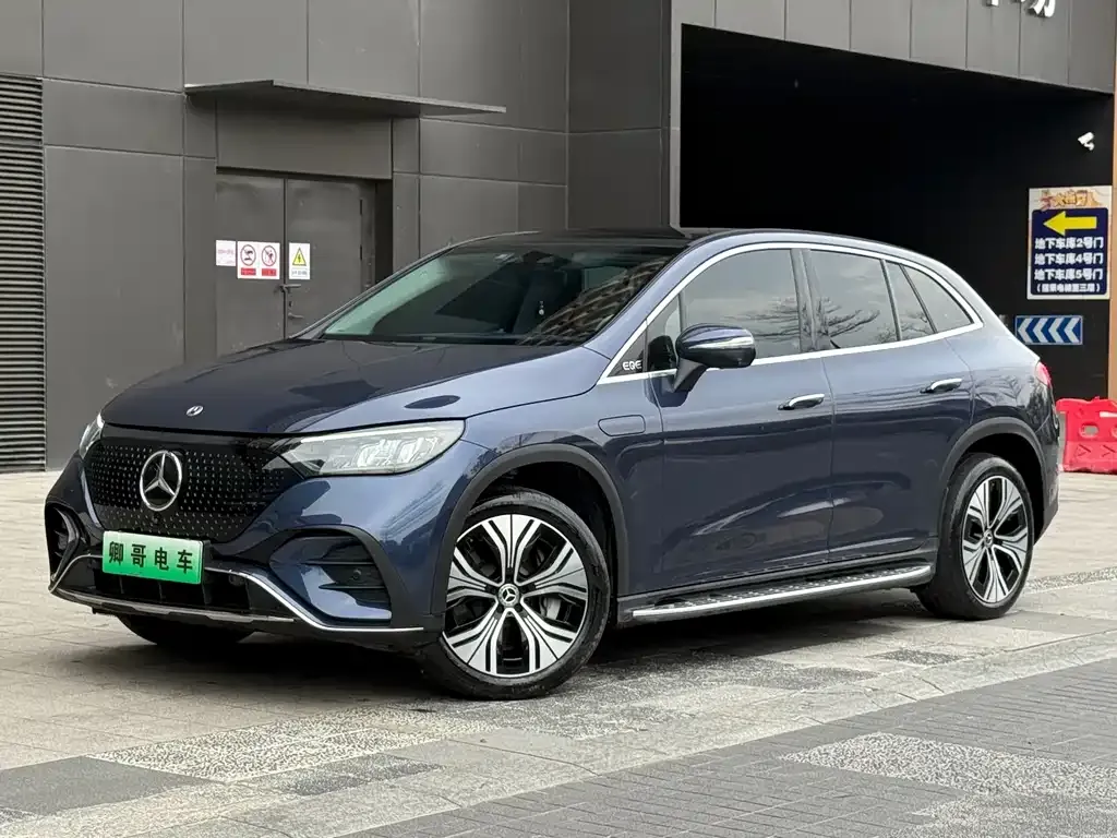 Mercedes-Benz EQE SUV — фото 1