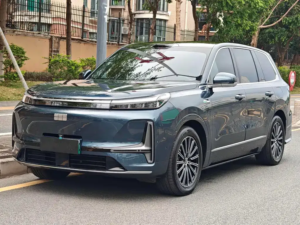 Geely Galaxy M9 — фото 1