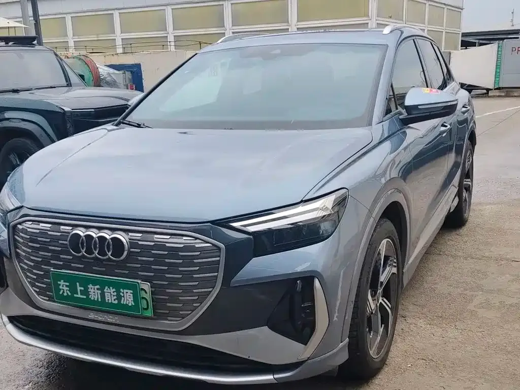 Audi Q4 e-tron — фото 1