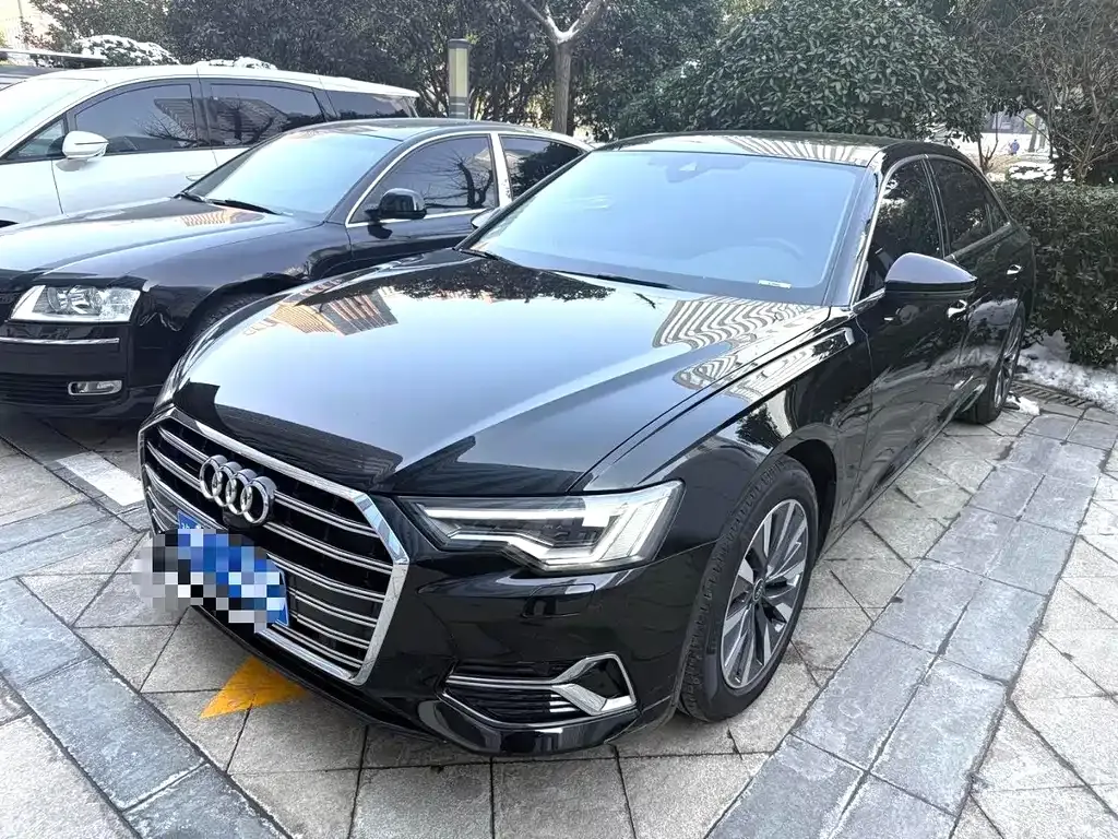 Audi A6L — фото 1