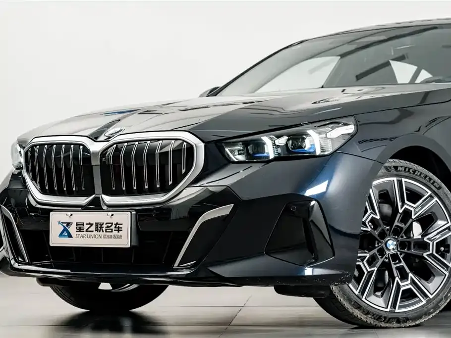 BMW 5 Series — фото 5
