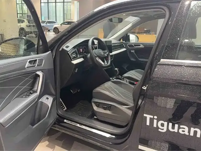 Volkswagen Tiguan L — фото 3