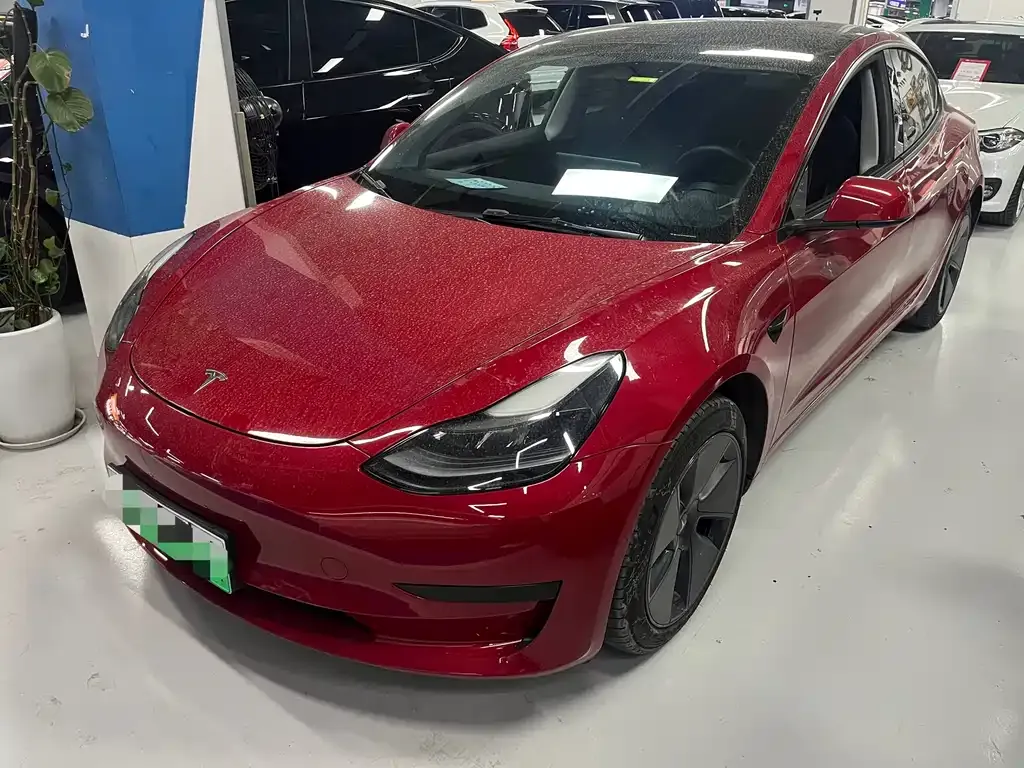 Tesla Model 3 — фото 1