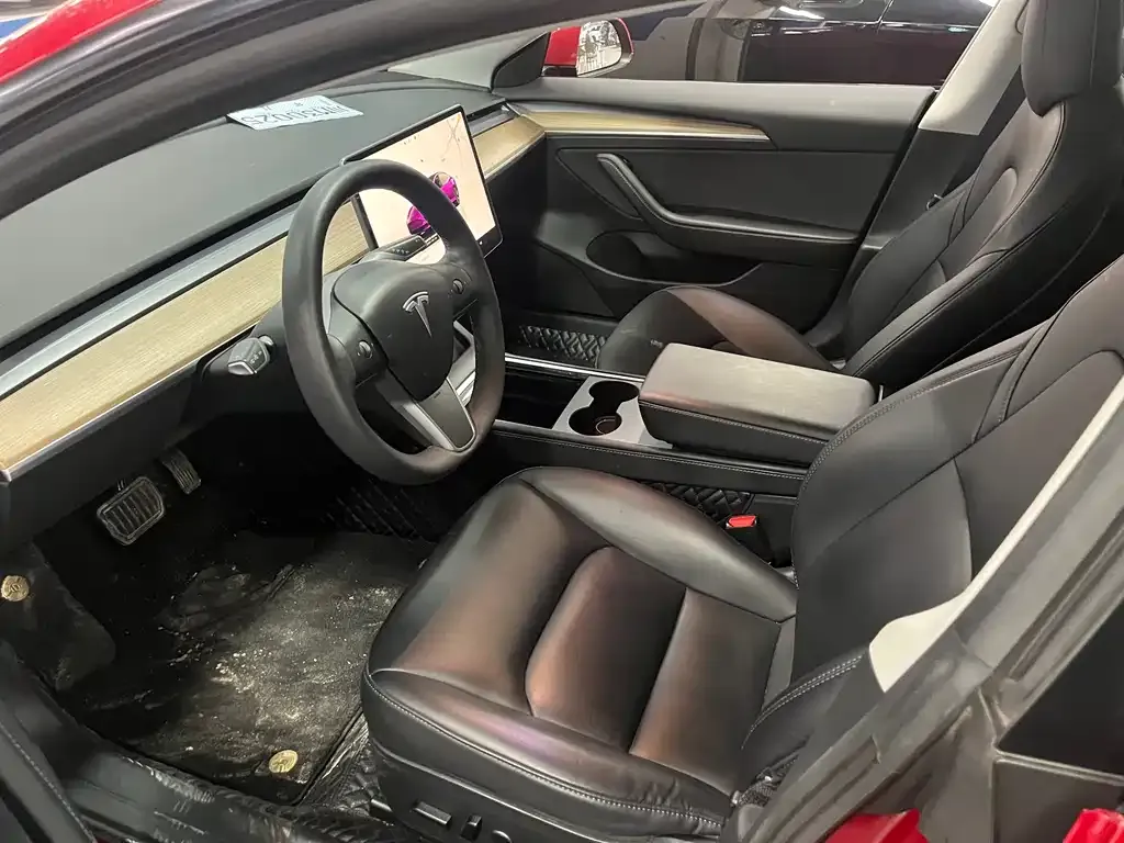 Tesla Model 3 — фото 2