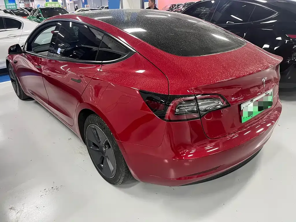 Tesla Model 3 — фото 3