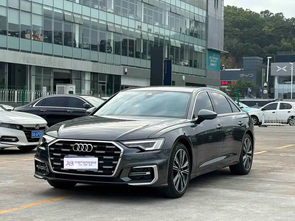 Audi A6L — фото 1
